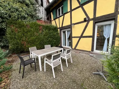 Jardin de l'établissement Maison chez Léa - grand gîte familial calme parking terrasse