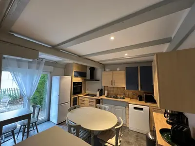 Cuisine ou kitchenette dans l'établissement Maison chez Léa - grand gîte familial calme parking terrasse