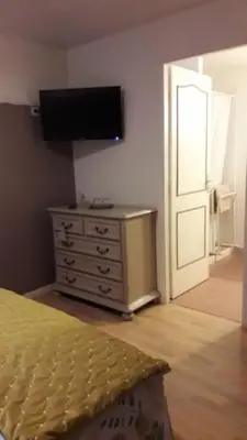 Télévision ou salle de divertissement dans l'établissement Chambres d'hôtes Hébergement F.Mathieu