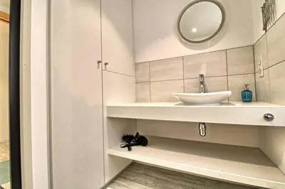 Salle de bains dans l'établissement La Tanière de l'Ours - L'Alcôve de l'Ours - Chambre cosy 2 pers