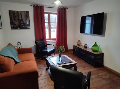 Télévision ou salle de divertissement dans l'établissement Logement Spacieux