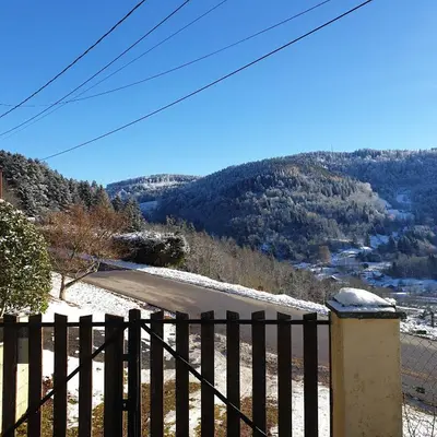 Vue générale sur la montagne ou vue sur la montagne depuis la maison de vacances