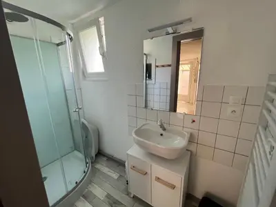 Salle de bains dans l'établissement Le ruisseau du Bâmont