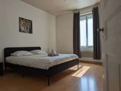Un ou plusieurs lits dans un hébergement de l'établissement Le Mirage - appartement 2 chambres, salon, cuisine équipée, parking et wifi gratuit