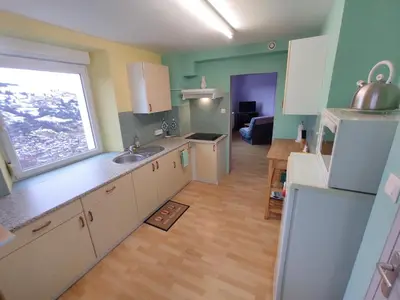 Cuisine ou kitchenette dans l'établissement PARME Appt spacieux et calme plein sud, vue panoramique