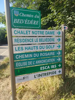 Certificat, récompense, panneau ou autre document affiché dans l'établissement Un temps pour vous