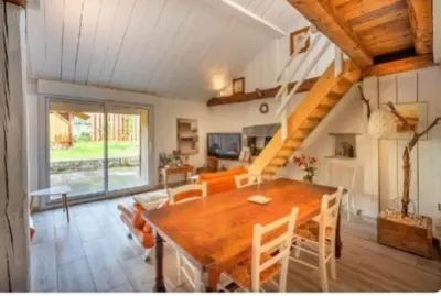 Télévision ou salle de divertissement dans l'établissement Gîte des Grands Clos
