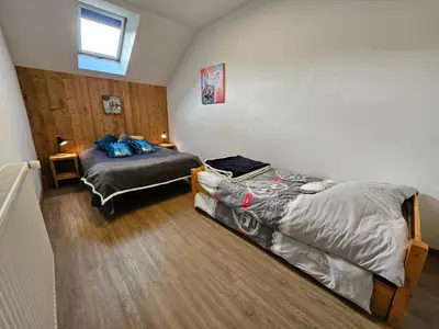 Un ou plusieurs lits dans un hébergement de l'établissement Gîte Bleuet, petit LOFT 2 à 6 personnes, avec salle de jeux et SPA dans la résidence