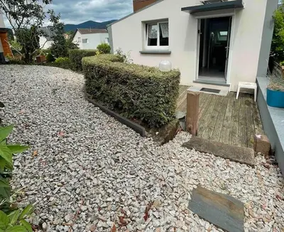 Jardin de l'établissement Studio tout équipé aux pieds des Vosges