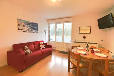 Télévision ou salle de divertissement dans l'établissement L'Ourson Randonneur - Station de ski à 600m