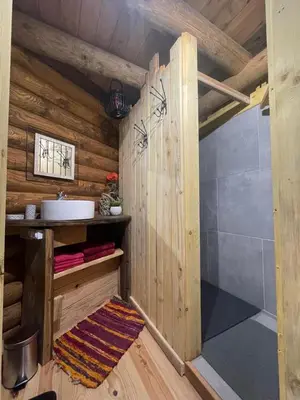 Cuisine ou kitchenette dans l'établissement LA YOURTE DU RANDONNEUR
