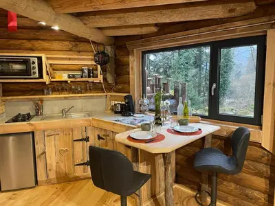 Cuisine ou kitchenette dans l'établissement LA YOURTE DU RANDONNEUR