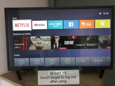 Télévision ou salle de divertissement dans l'établissement Studio neuf-Wintzenheim-proche Colmar-Parking-WiFi