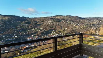 Vue générale sur la montagne ou vue sur la montagne depuis le chalet