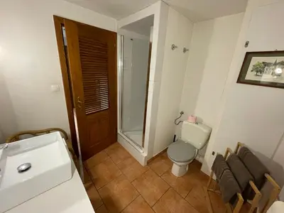 Salle de bains dans l'établissement Apartment Cali Elina