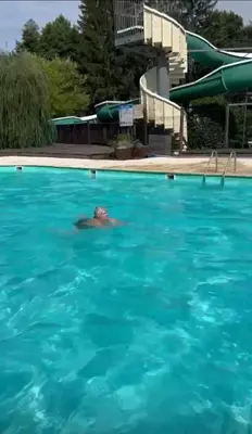 Piscine de l'établissement Le chalet de DOMY ou située à proximité