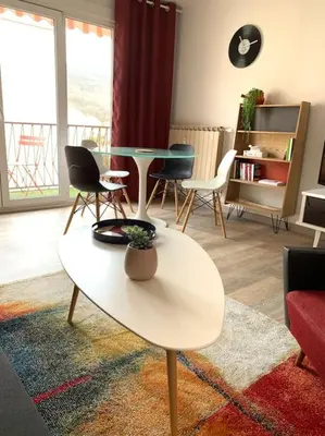Coin salon dans l'établissement Appartement tout équipé proche General Electric