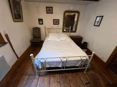 Un ou plusieurs lits dans un hébergement de l'établissement Gîte de l'Ortenbourg - mobilier d antiquaire