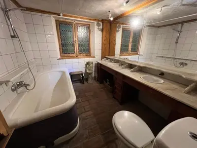 Salle de bains dans l'établissement Gîte de l'Ortenbourg - mobilier d antiquaire