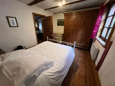 Un ou plusieurs lits dans un hébergement de l'établissement Gîte de l'Ortenbourg - mobilier d antiquaire