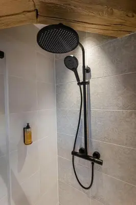 Salle de bains dans l'établissement Le 1552 - Gîte de charme - Parking Gratuit