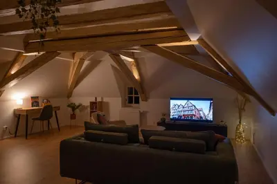 Télévision ou salle de divertissement dans l'établissement Le 1552 - Gîte de charme - Parking Gratuit