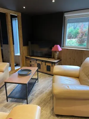 Coin salon dans l'établissement Les Loutrons