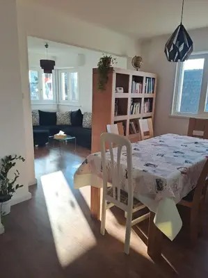 Coin salon dans l'établissement Appartement proche centre-ville, parking gratuit