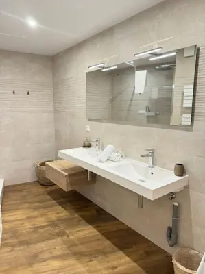 Salle de bains dans l'établissement Les pensées D'Anne & Marie 2/4 Personnes