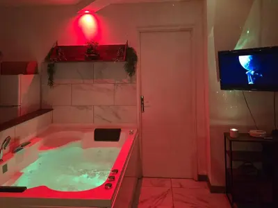 Salle de bains dans l'établissement Exotic Spa Balcon Wifi Netlfix Parking