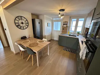 Cuisine ou kitchenette dans l'établissement Magnifique appartement F3. 4 à 6 personnes