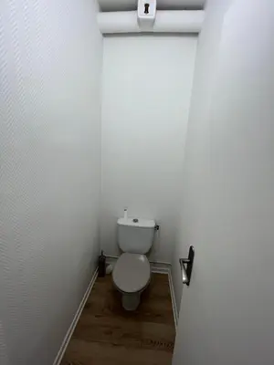 Salle de bains dans l'établissement Appartement centre-ville de Lure droit