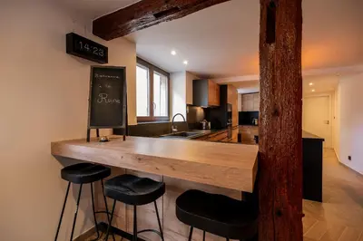 Télévision ou salle de divertissement dans l'établissement Gite La Ruine Alsace Jacuzzi billard 10 personnes
