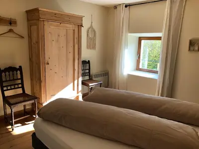 Un ou plusieurs lits dans un hébergement de l'établissement La Ferme 1807 Vosges, jacuzzi, sauna, pétanque