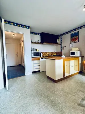Cuisine ou kitchenette dans l'établissement Le Seydrad, appartement vue nature, hauteurs de Gérardmer