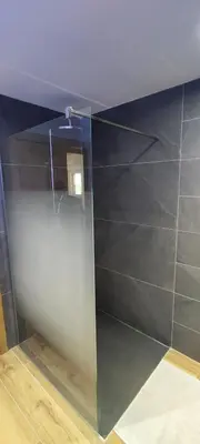 Salle de bains dans l'établissement Maison Gite Le Skieur