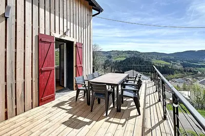 Vue générale sur la montagne ou vue sur la montagne depuis la maison de vacances