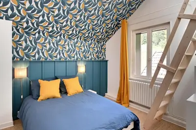 Un ou plusieurs lits dans un hébergement de l'établissement Le Chemin des Cerisiers - Maison vue montagne