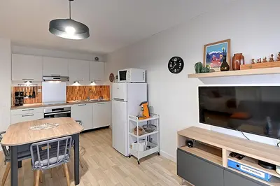 Cuisine ou kitchenette dans l'établissement Entre Lac et Montagne - Appt pour 4 - Garage privé