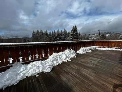 L'établissement Chalet avec jacuzzi privé, vue sur les Vosges en hiver