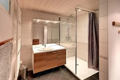 Salle de bains dans l'établissement Panoramika - Maison pour 14 vue montagne