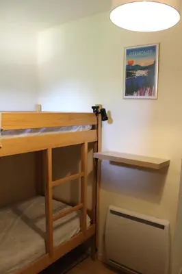 Un ou plusieurs lits dans un hébergement de l'établissement Studio cosy avec terrasse au cœur du village