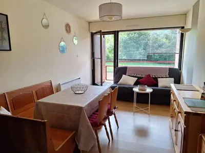 Coin salon dans l'établissement Studio cosy avec terrasse au cœur du village