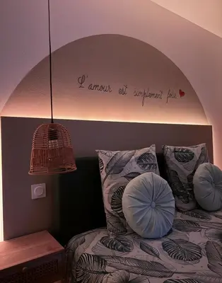Un ou plusieurs lits dans un hébergement de l'établissement Zen&spa appartement avec jacuzzi et sauna privatif