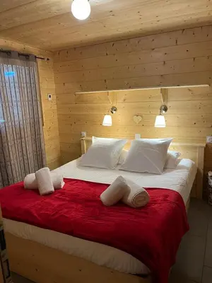 Un ou plusieurs lits dans un hébergement de l'établissement Chalet de Luxe Spacieux - 8 pers- Sauna & Jacuzzi