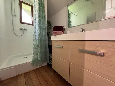 Salle de bains dans l'établissement Le Sochalien - Appt 6 pers - Tout confort - Proche Peugeot