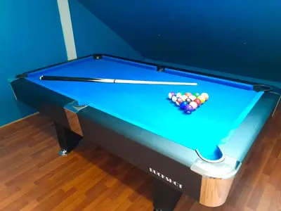 Billard dans l'établissement CHALET RÉCENT - BILLARD - BABYFOOT - PING PONG - MINI GOLF - WIFI - JARDIN - TERRASSE - 4 CHAMBRES - 2 à 8 PERSONNES
