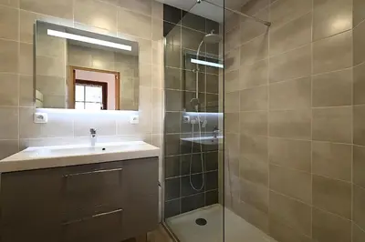 Salle de bains dans l'établissement Pré Fleuri 1 - Appt vue lac et montagne