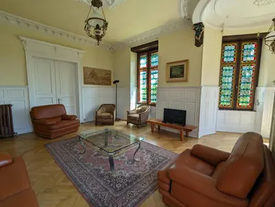 Coin salon dans l'établissement Villa Historique Ideale Groupes et Familles