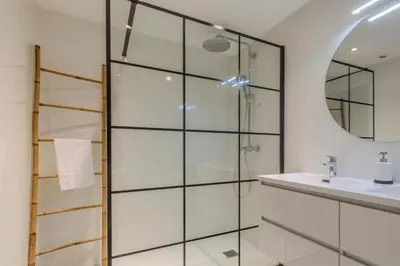 Salle de bains dans l'établissement Travel Homes - CityStar - Espace et Confort en plein centre, sur-équipé
